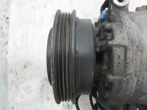 Foto de COMPRESOR AIRE ACONDICIONADO VOLKSWAGEN PASSAT (321/323/327/331) referencia 8D0260808 foto 4