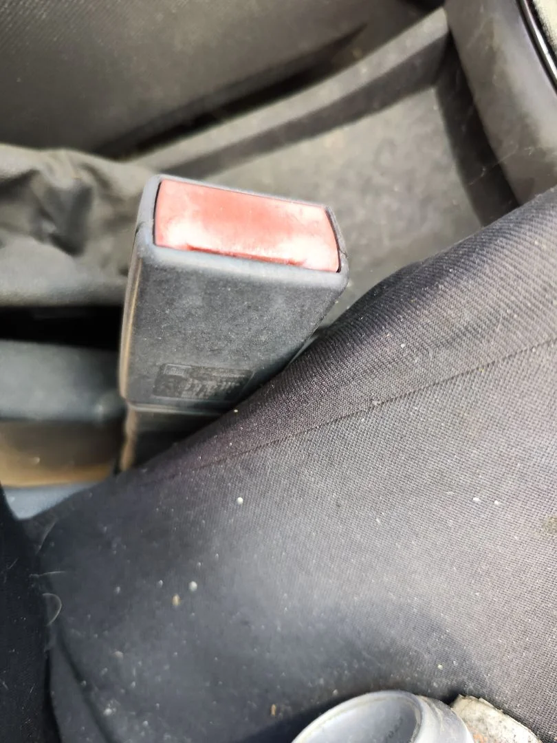 Foto de ENGANCHE CINTURON DELANTERO DERECHO OPEL ASTRA H GTC 1.7 16V CDTI (101 CV / 74 KW)
