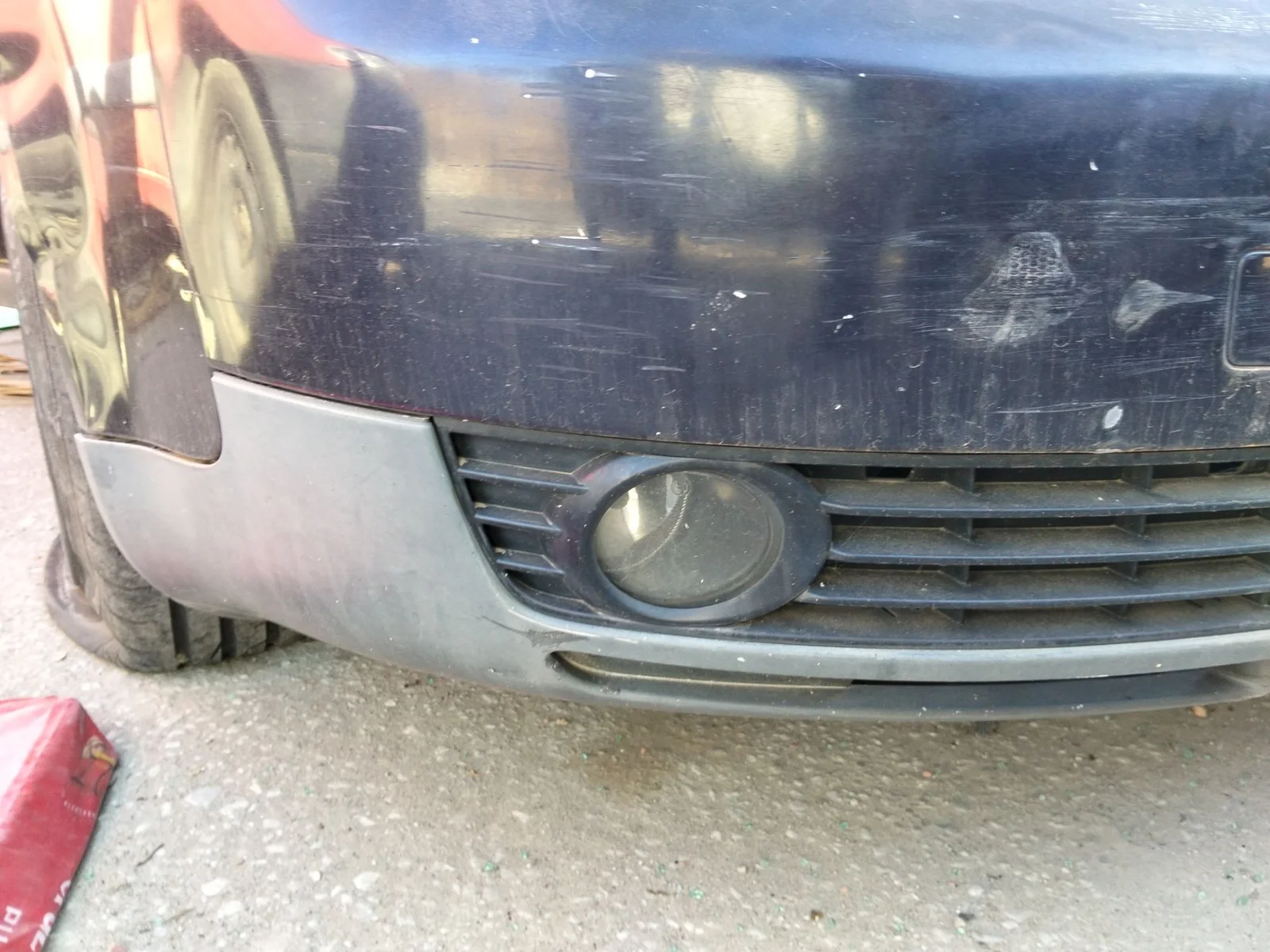Foto de FARO ANTINIEBLA DERECHO AUDI A4 BERLINA (8E) 1.9 TDI (131 CV / 96 KW) referencia 8E0941700B