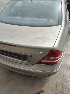 Foto de PORTON TRASERO MERCEDES-BENZ CLASE C (BM 203) BERLINA 3.0 CDI CAT (224 CV / 165 KW) foto 3