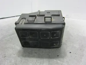 Foto de CAJA RELES / FUSIBLES OPEL ASTRA G BERLINA referencia 90560119 foto 4