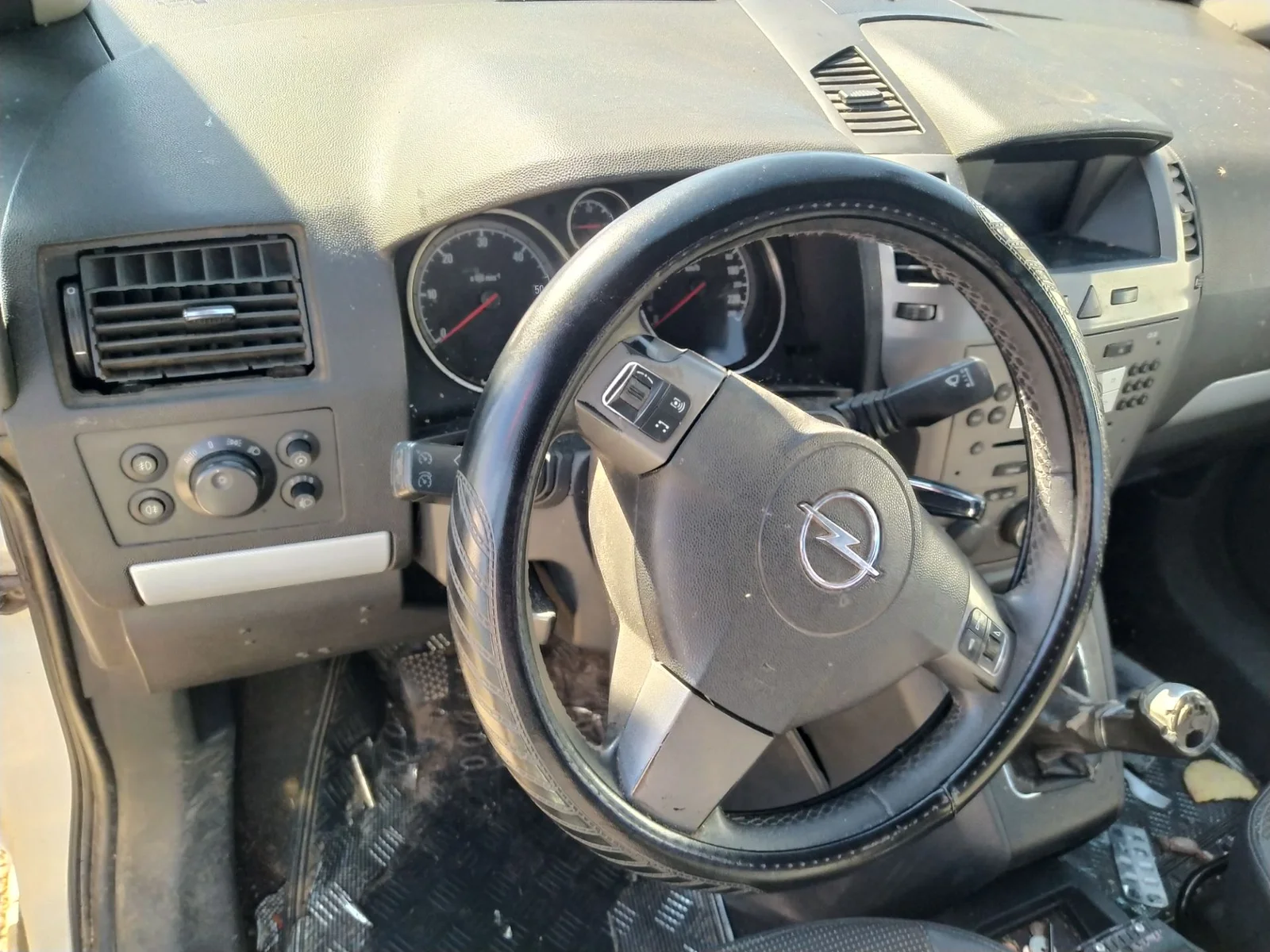 Foto de VOLANTE OPEL ZAFIRA B 1.9 CDTI (120 CV / 88 KW) referencia 13138706