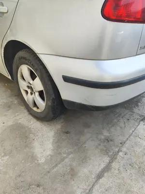 Foto de PARAGOLPES TRASERO SEAT LEON (1M1) 1.6 (101 CV / 74 KW) foto 3