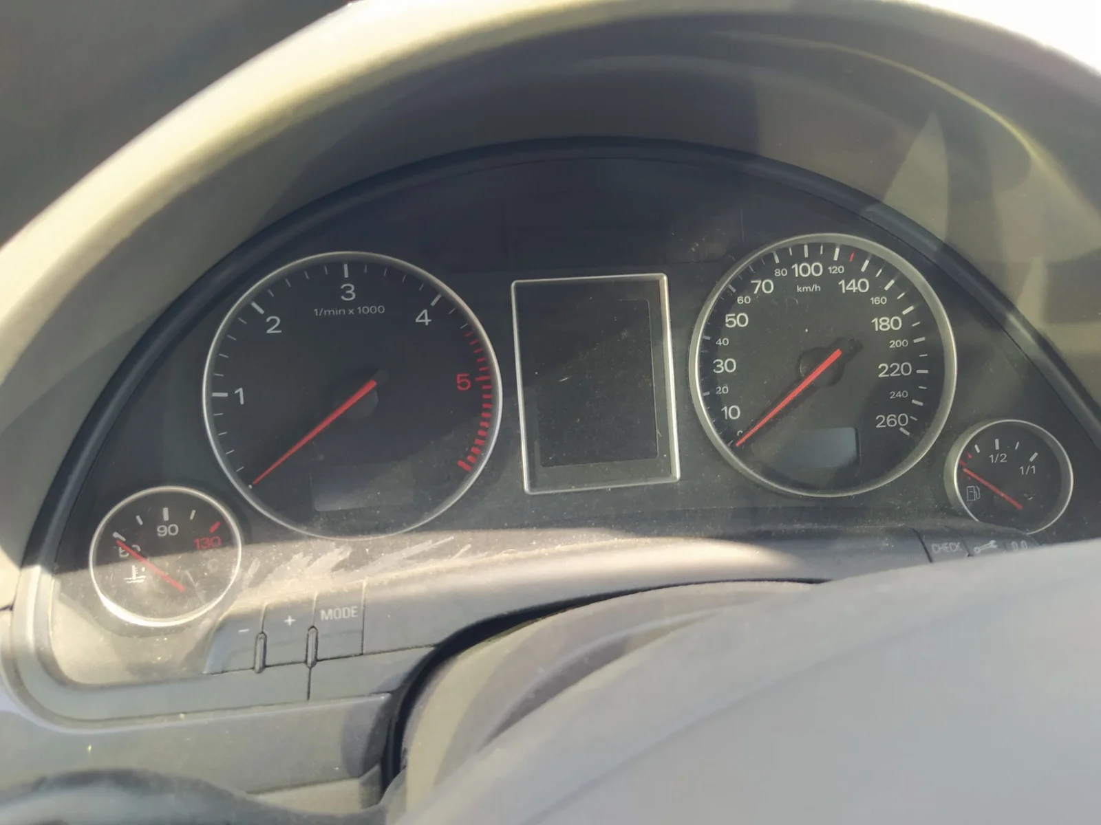 Foto de CUADRO INSTRUMENTOS AUDI A4 AVANT (8E) 1.9 TDI (131 CV / 96 KW)