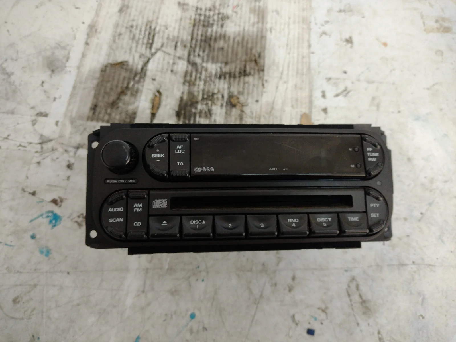 Foto de SISTEMA AUDIO / RADIO CD CHRYSLER VOYAGER (RG)