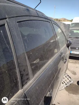 Foto de LUNA TRASERA DERECHA SSANGYONG RODIUS 2.7 Turbodiesel CAT (163 CV / 120 KW)