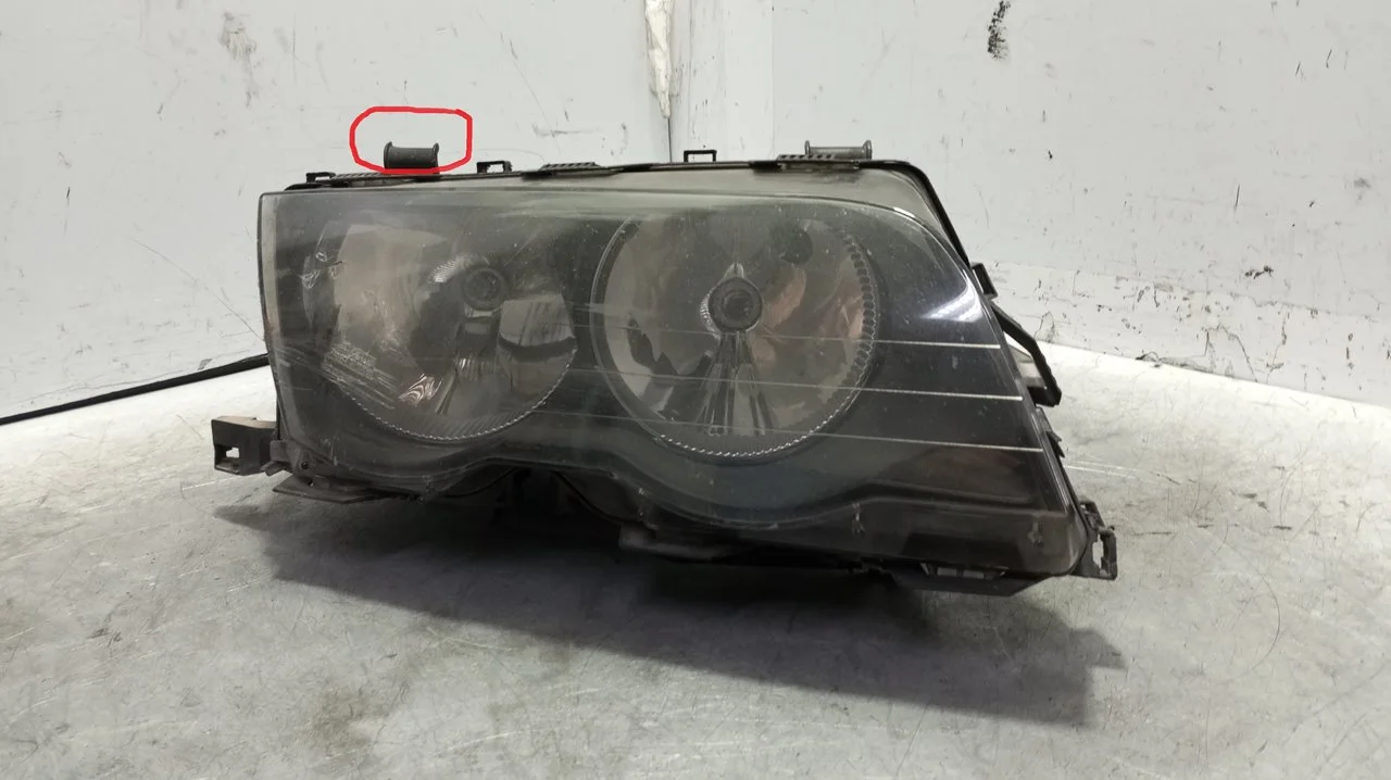 Foto de FARO DERECHO BMW SERIE 3 BERLINA (E46) 2.0 16V Diesel CAT (136 CV / 100 KW) referencia 6902746