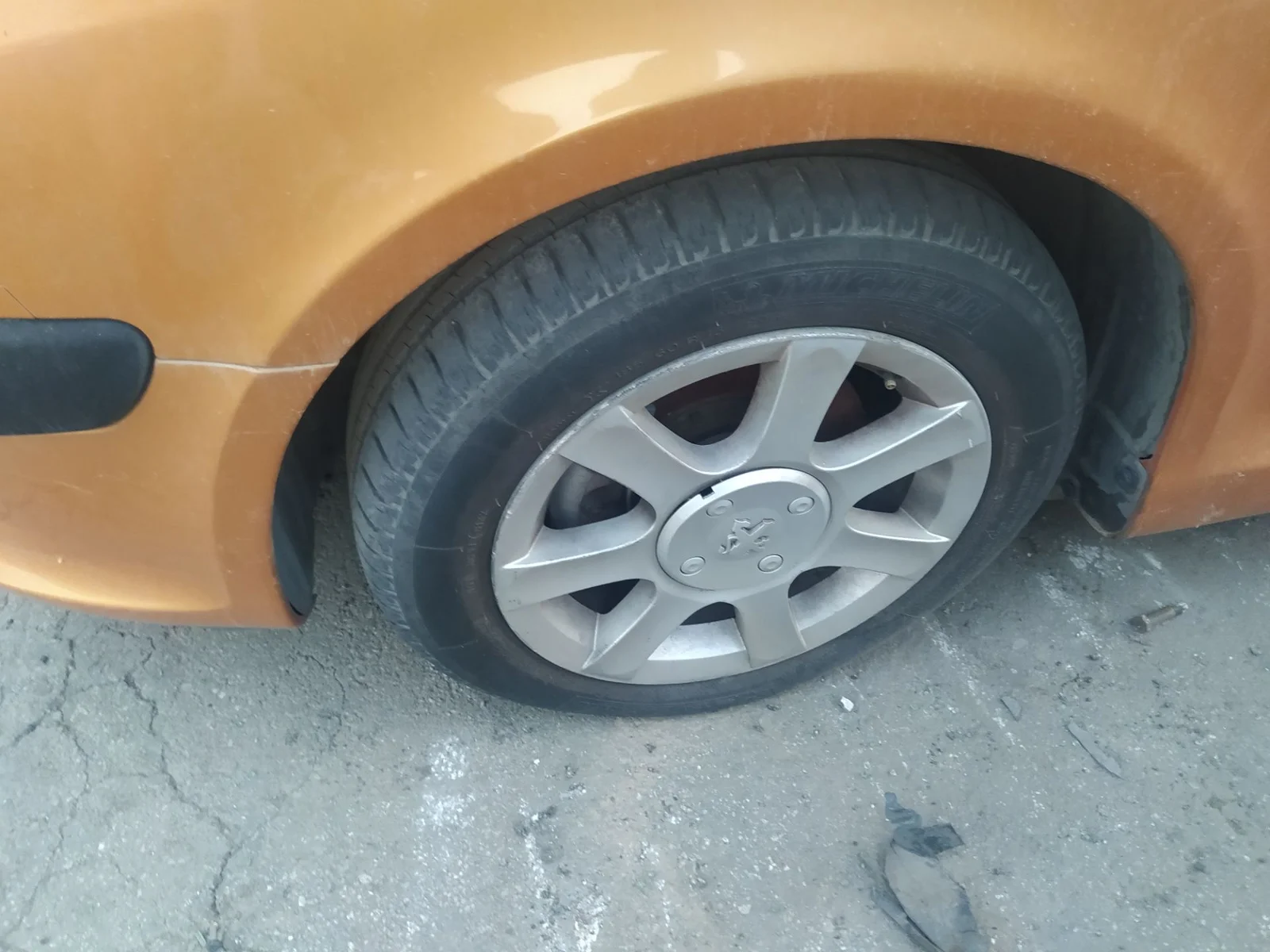 Foto de AMORTIGUADOR DELANTERO IZQUIERDO PEUGEOT 1007 1.4 HDi (68 CV / 50 KW)