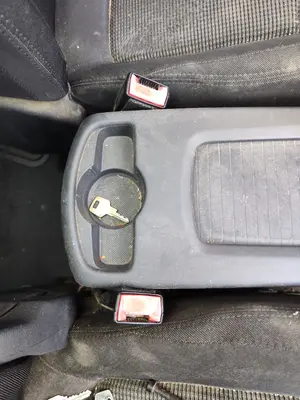 Foto de PRETENSOR AIRBAG IZQUIERDO PEUGEOT 5008 1.6 HDi FAP CAT (9HZ / DV6TED4) (109 CV / 80 KW)