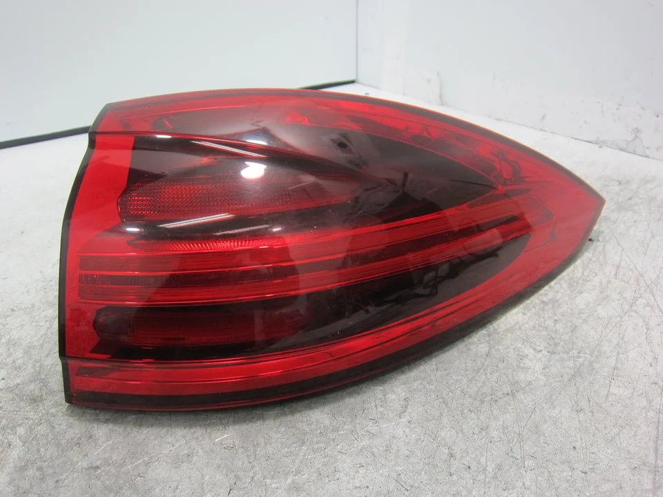 Foto de PILOTO TRASERO DERECHO PORSCHE CAYENNE (TIPO 92A) referencia 7P5945208G
