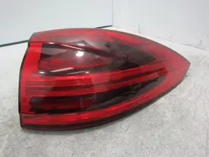 Foto de PILOTO TRASERO DERECHO PORSCHE CAYENNE (TIPO 92A) referencia 7P5945208G