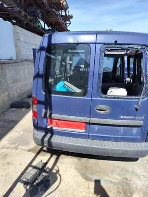 Foto de PORTON TRASERO IZQUIERDO OPEL COMBO (CORSA C) 1.3 16V CDTI CAT (Z 13 DT / LN9) (69 CV / 51 KW) referencia 93172753 foto 2