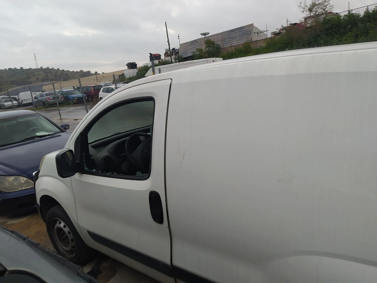 Foto de PUERTA DELANTERA IZQUIERDA PEUGEOT BIPPER TEPEE 1.3 16V HDi FAP (75 CV / 55 KW)