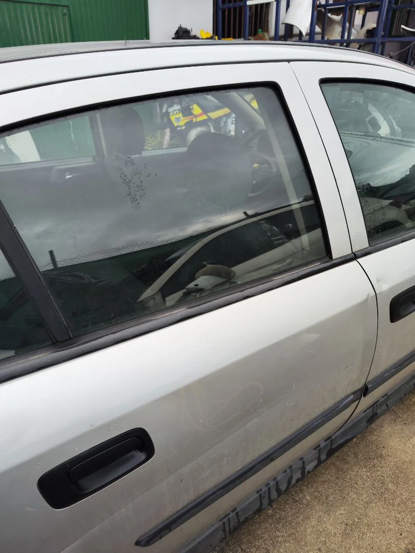 Foto de LUNA TRASERA DERECHA OPEL ASTRA G BERLINA 2.2 16V DTI CAT (Y 22 DTR / L50) (125 CV / 92 KW) referencia 90521820