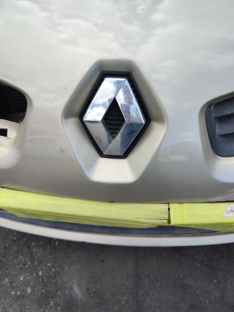 Foto de REJILLA DELANTERA RENAULT MEGANE II COUPE/CABRIO 1.5 dCi Diesel (106 CV / 78 KW)