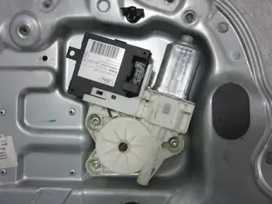 Foto de ELEVALUNAS TRASERO IZQUIERDO FORD FOCUS C-MAX (CAP)(2003) 1.6 TDCi CAT (109 CV / 80 KW) referencia 3M51R264A27EX foto 5