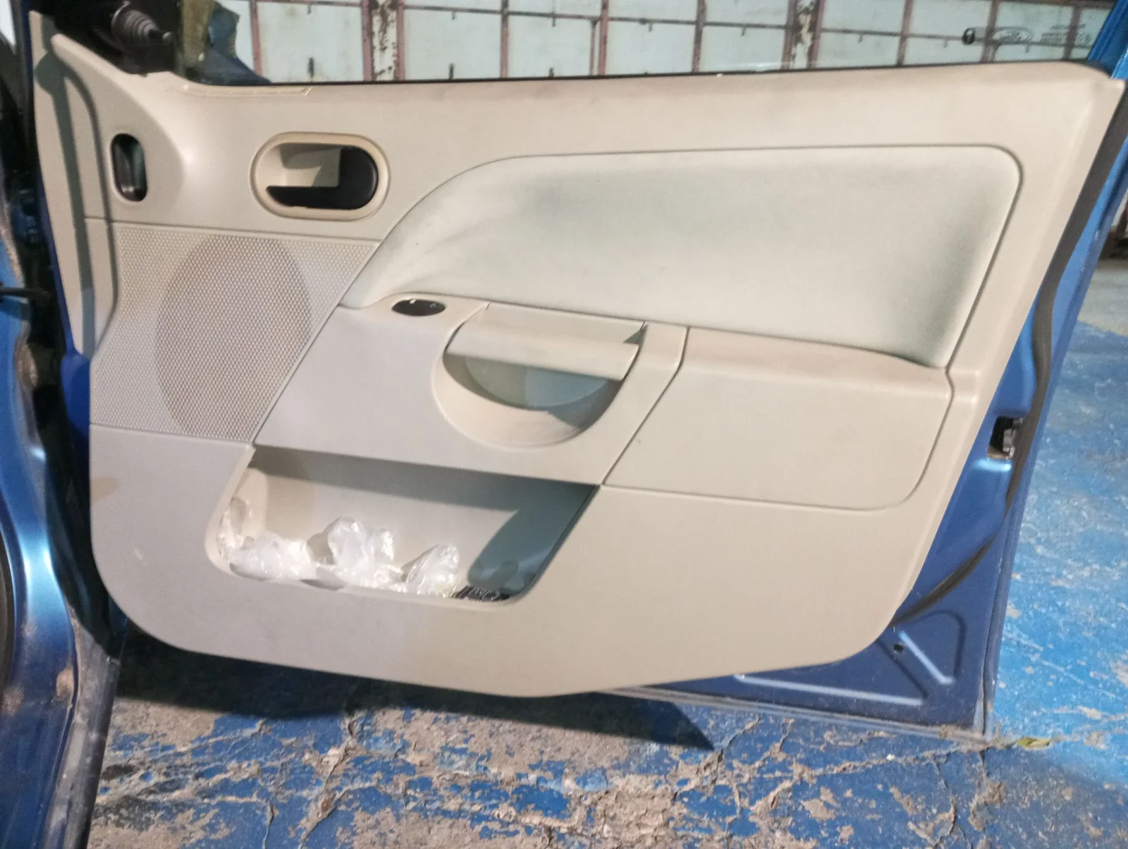 Foto de GUARNECIDO PUERTA DELANTERA DERECHA FORD FIESTA (CBK) 1.4 16V CAT (80 CV / 59 KW) referencia 1378817