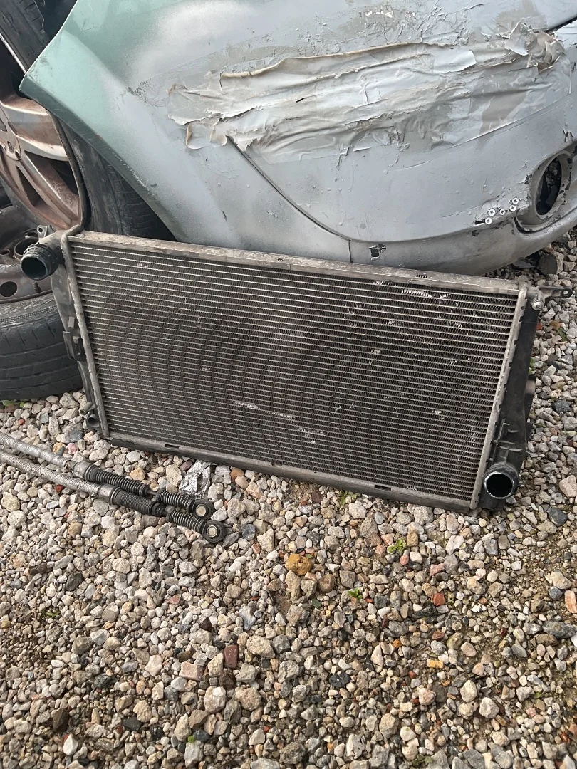 Foto de RADIADOR AGUA BMW SERIE 1 BERLINA (E81/E87) 2.0 Turbodiesel CAT (143 CV / 105 KW)