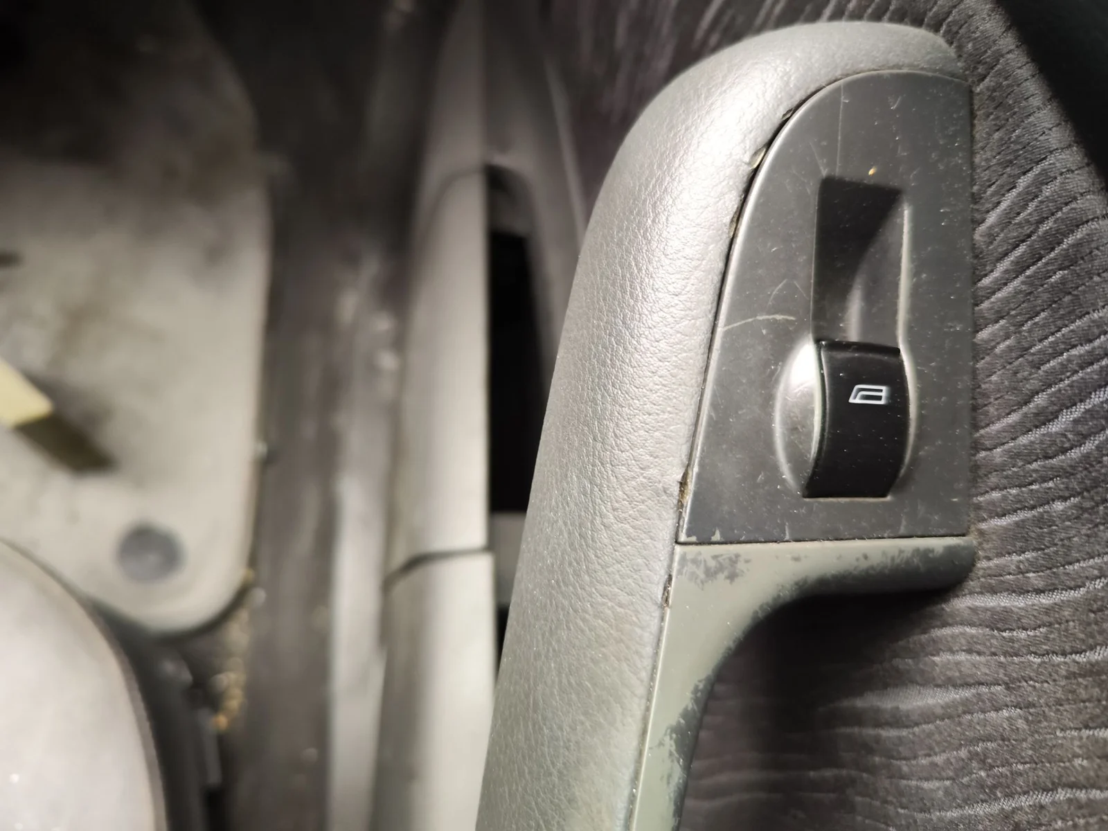 Foto de MANDO ELEVALUNAS DELANTERO DERECHO AUDI A6 BERLINA (4B2) 2.5 V6 24V TDI (150 CV / 110 KW)