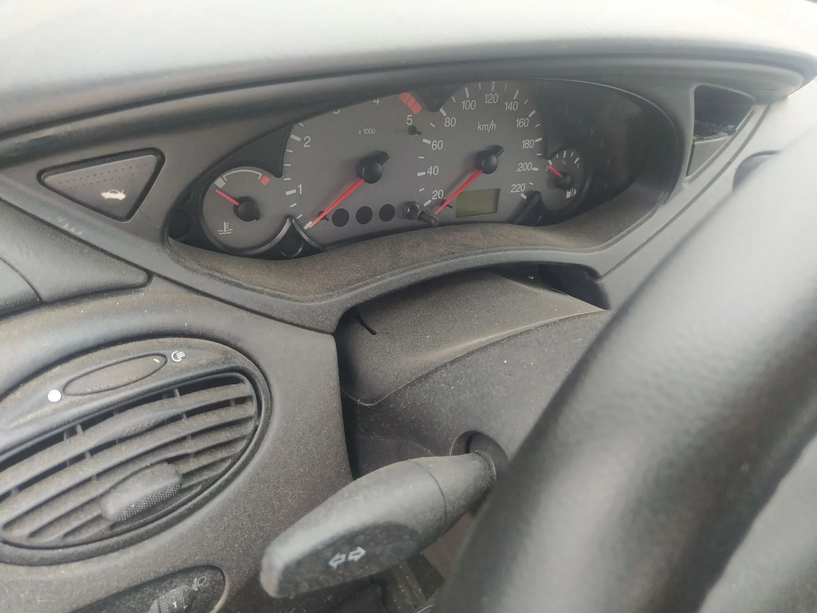 Foto de CUADRO INSTRUMENTOS FORD FOCUS BERLINA (CAK) 1.8 TDDI Turbodiesel CAT (90 CV / 66 KW)