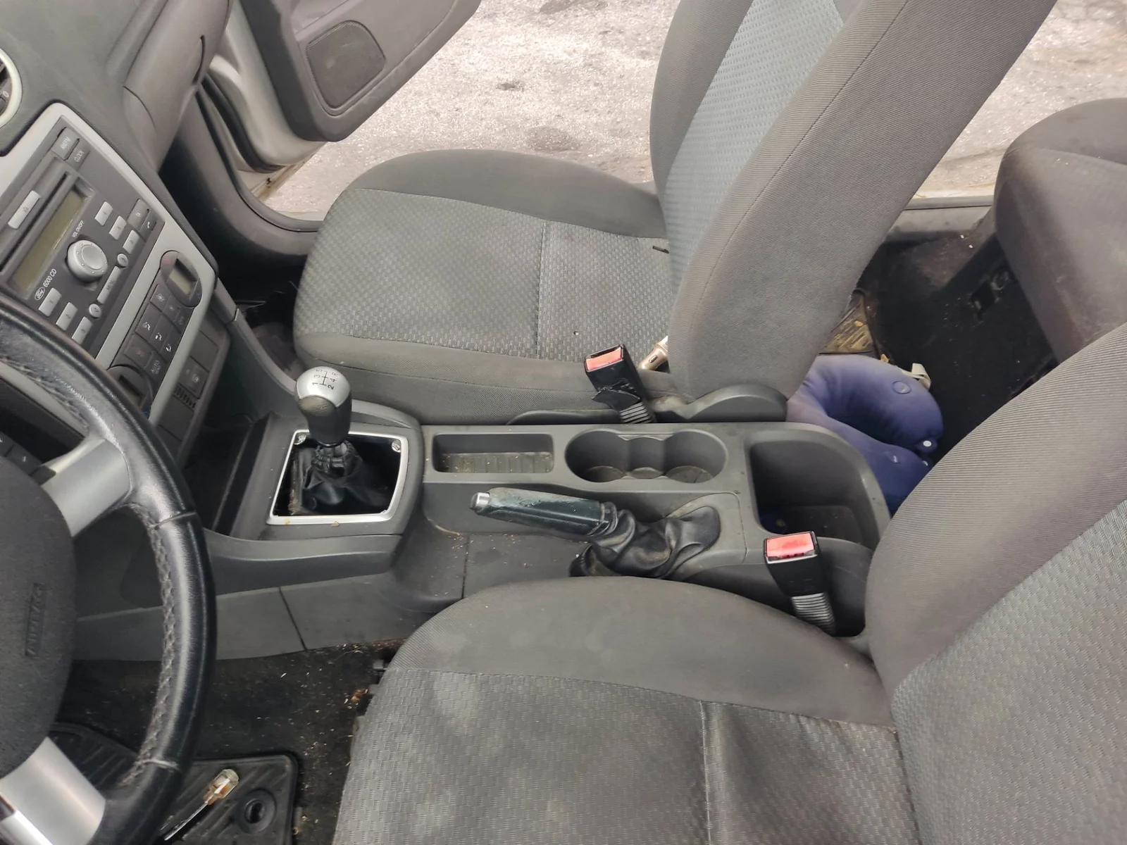 Foto de CONSOLA CENTRAL FORD FOCUS BERLINA (CAP) 1.8 Flexifuel CAT (125 CV / 92 KW)