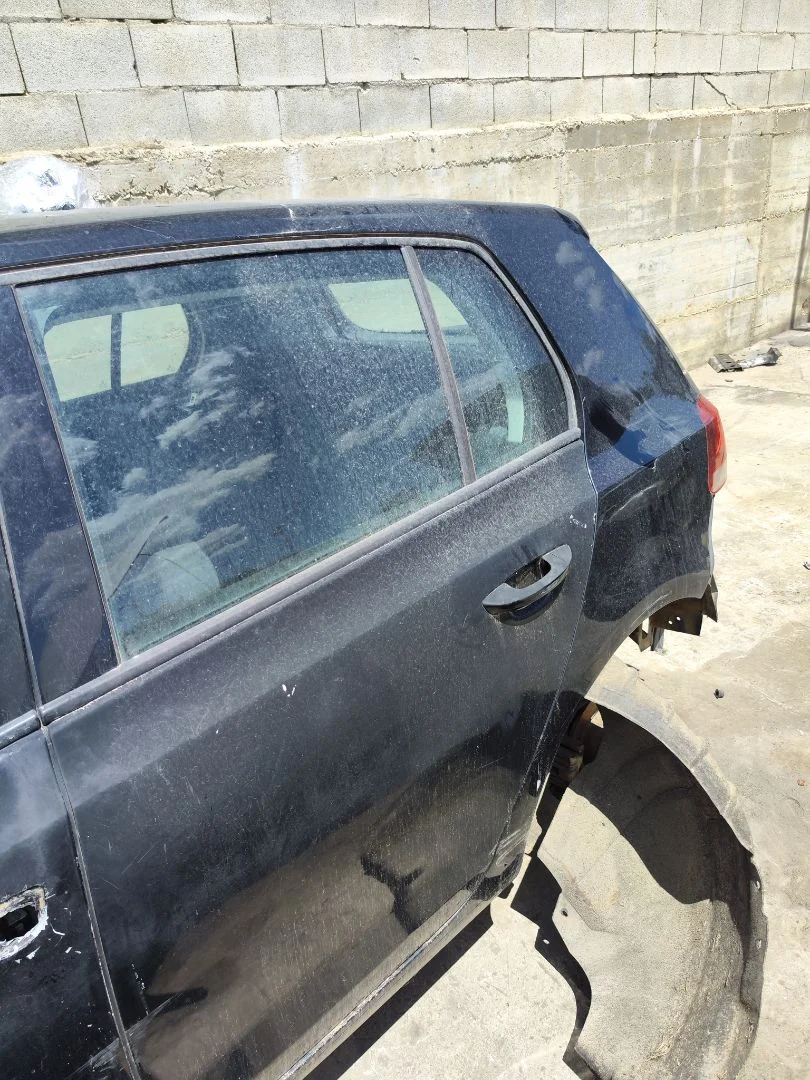Foto de LUNA TRASERA IZQUIERDA VOLKSWAGEN GOLF VI (5K1)(10.2008) 2.0 TDI (110 CV / 81 KW) referencia 5K6845025C