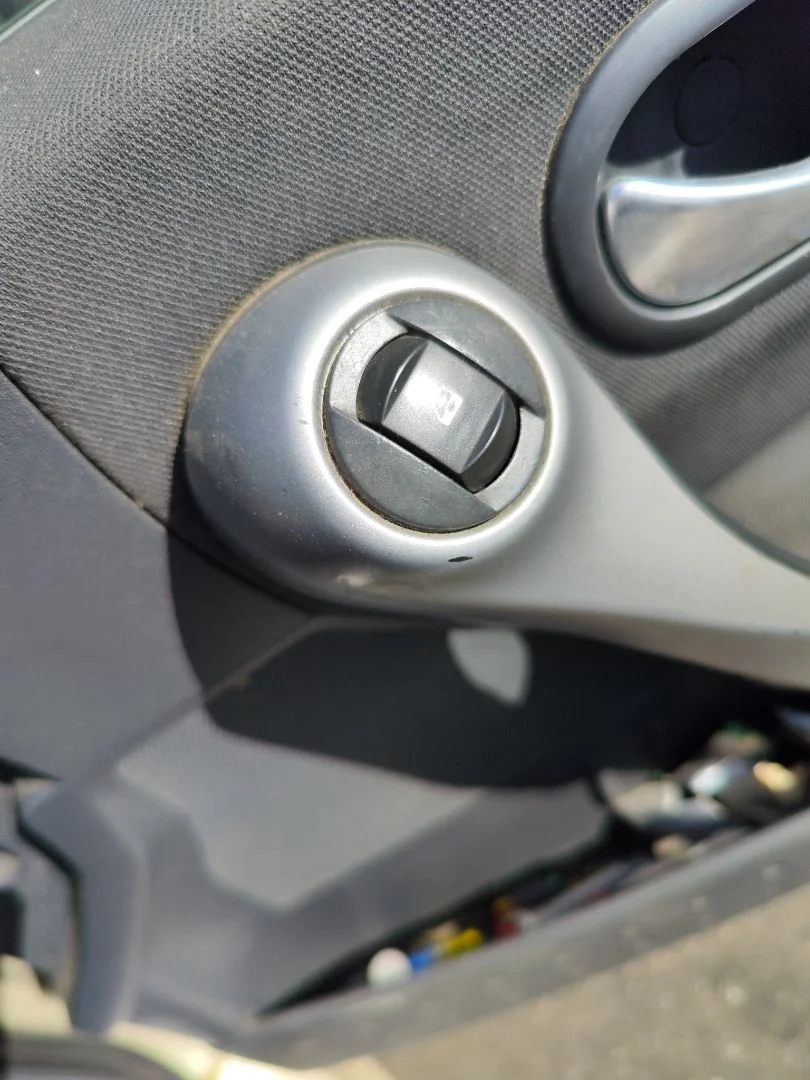 Foto de MANDO ELEVALUNAS DELANTERO DERECHO RENAULT MEGANE II COUPE/CABRIO 1.5 dCi Diesel (106 CV / 78 KW)