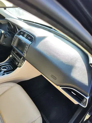 Foto de SALPICADERO JAGUAR XE 2.0  Turbo CAT (200 CV / 147 KW) referencia T2H 21832AAM