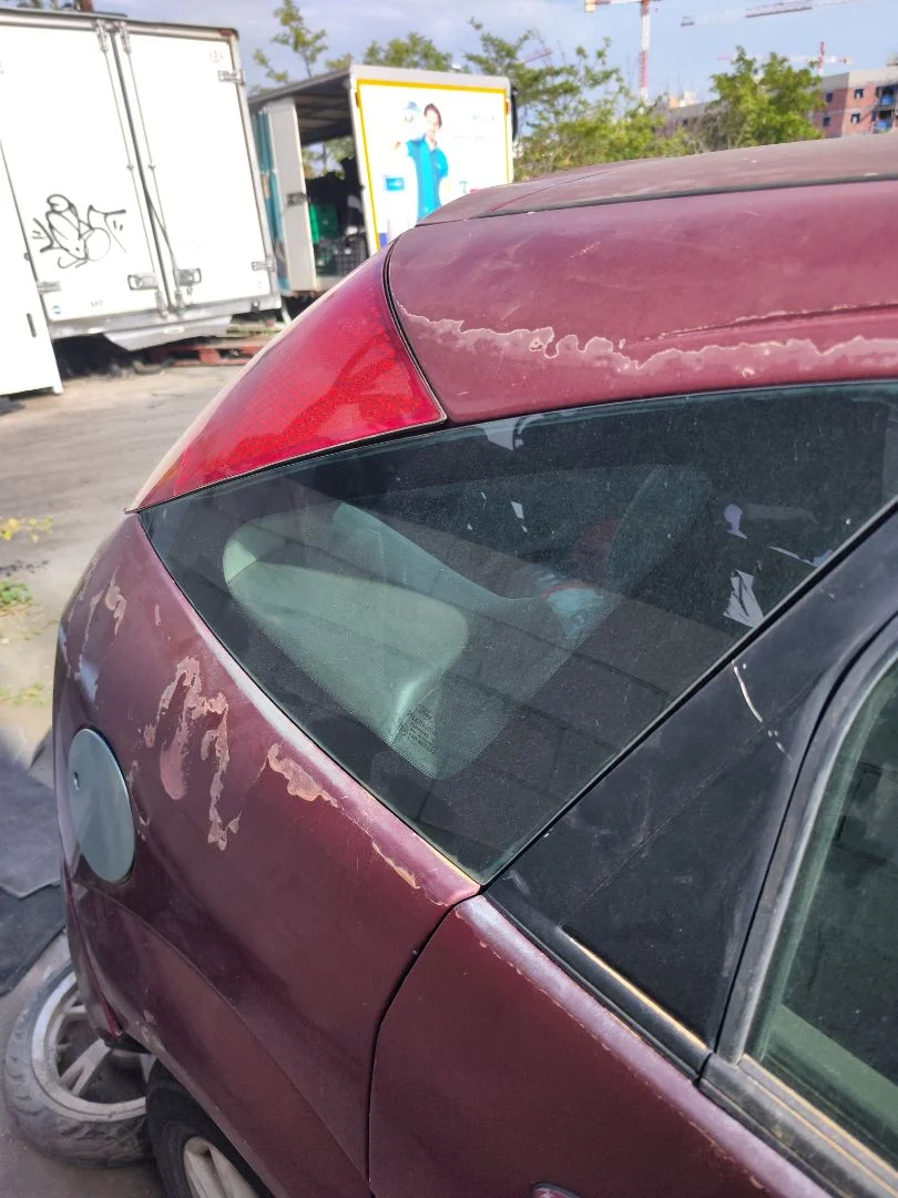 Foto de LUNA CUSTODIA TRASERA DERECHA FORD FOCUS BERLINA (CAK) 1.6 16V CAT (101 CV / 74 KW)