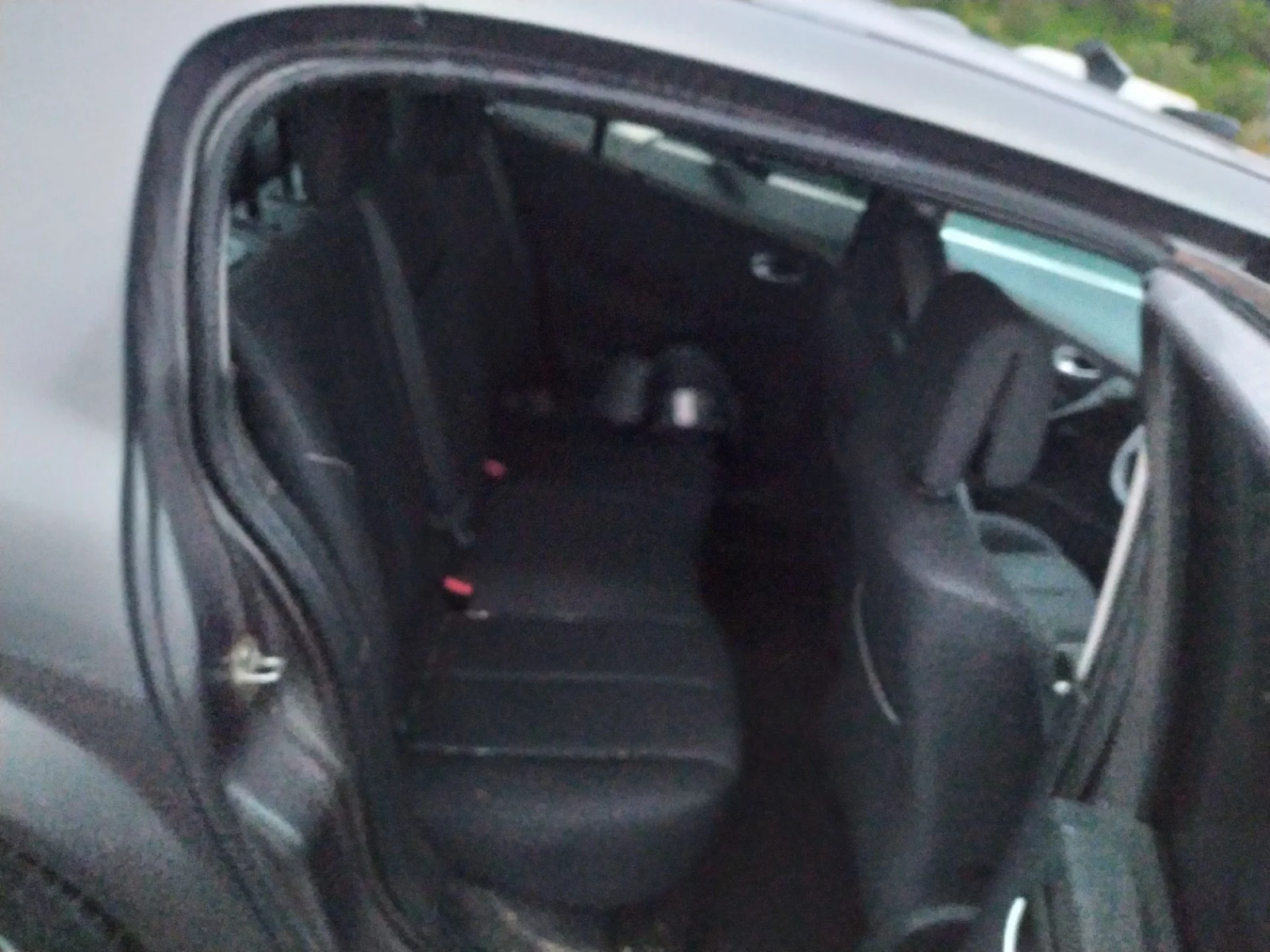 Foto de ENGANCHE CINTURON TRASERO DERECHO RENAULT MEGANE II CLASSIC BERLINA 1.6 16V (113 CV / 83 KW)