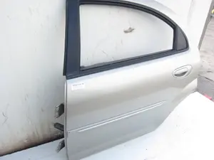 Foto de PUERTA TRASERA IZQUIERDA CHRYSLER SEBRING JR 41 BERLINA 2.7 CAT (203 CV / 149 KW) foto 9