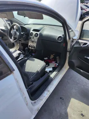 Foto de GOMAS CONTORNO PUERTA OPEL CORSA D 1.3 16V CDTI (75 CV / 55 KW)