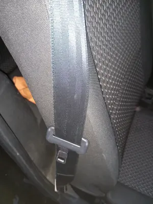 Foto de CINTURON SEGURIDAD TRASERO DERECHO TOYOTA COROLLA VERSO (R1) 2.2 Turbodiesel CAT (136 CV / 100 KW)