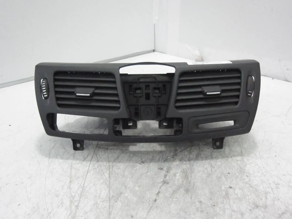 Foto de REJILLA AIREADORA RENAULT LAGUNA III BERLINA 2.0 dCi Diesel CAT (131 CV / 96 KW) referencia A2-A31001105