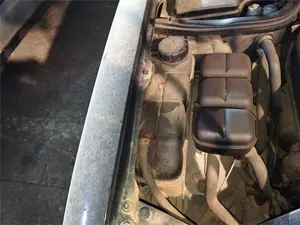 Foto de DEPOSITO EXPANSION MERCEDES-BENZ CLASE E (BM 210) BERLINA