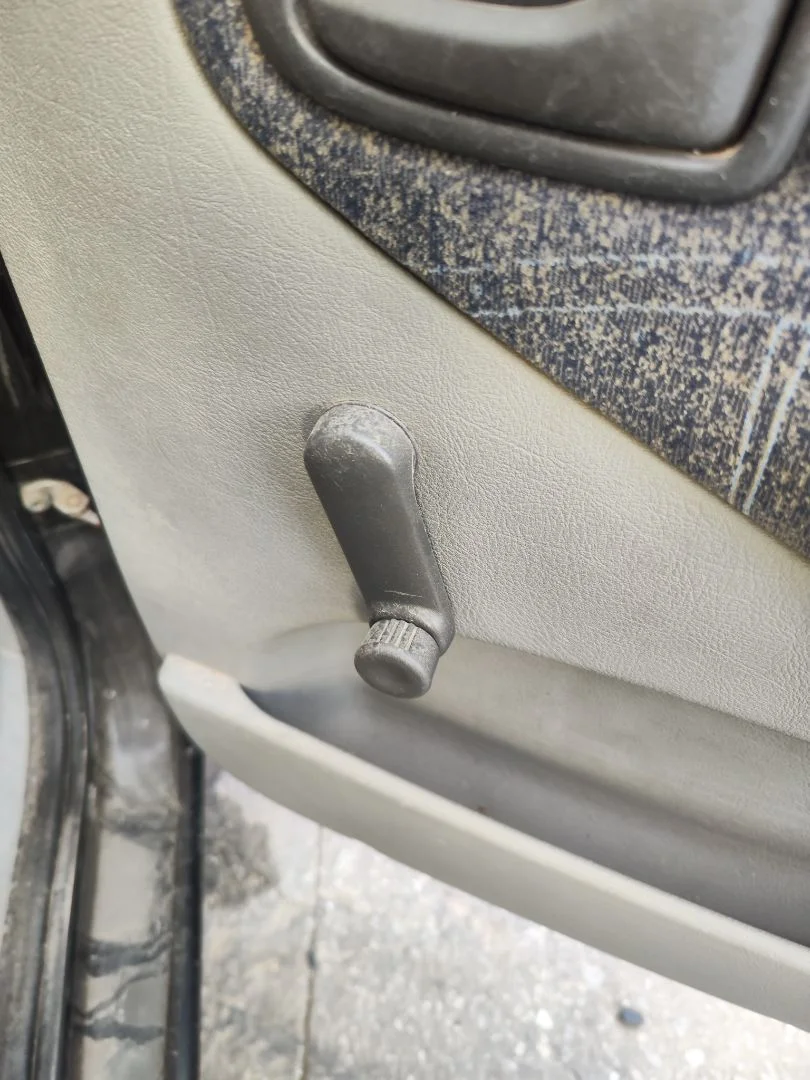 Foto de MANETA ELEVALUNAS TRASERA DERECHA RENAULT SCENIC I (JA...) 1.4 CAT (95 CV / 70 KW)
