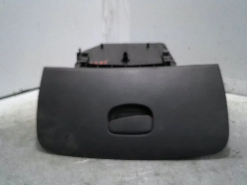 Foto de NO IDENTIFICADO RENAULT CLIO IV GRANDTOUR 0.9 Energy (90 CV / 66 KW) referencia 681087227R