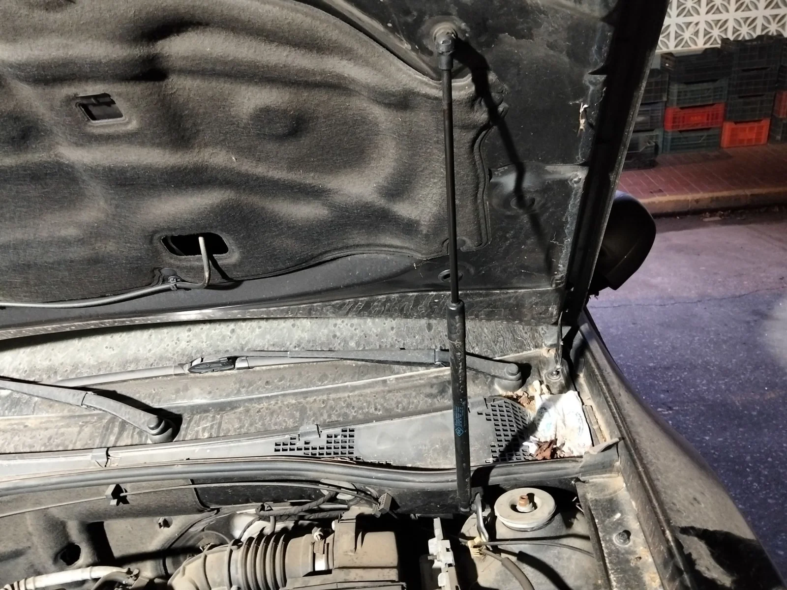 Foto de AMORTIGUADORES CAPO DACIA DUSTER I 1.2 16V TCE CAT (125 CV / 92 KW) referencia 654712943R