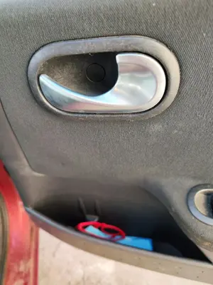 Foto de MANETA INTERIOR TRASERA DERECHA RENAULT MEGANE II BERLINA 5P 1.5 dCi Diesel (106 CV / 78 KW)