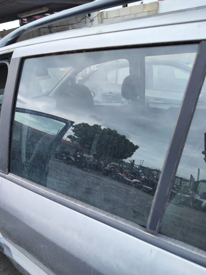 Foto de LUNA TRASERA IZQUIERDA OPEL ZAFIRA A 2.0 DTI (101 CV / 74 KW)