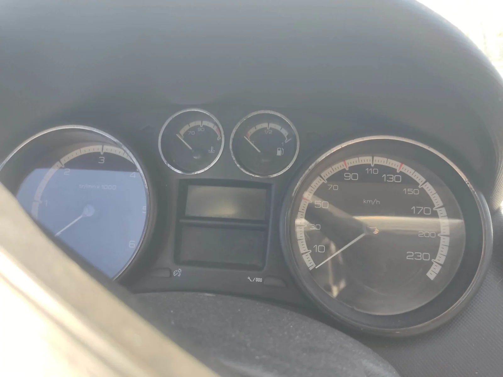 Foto de CUADRO INSTRUMENTOS PEUGEOT 308 1.6 HDi FAP CAT (9HZ / DV6TED4) (109 CV / 80 KW)