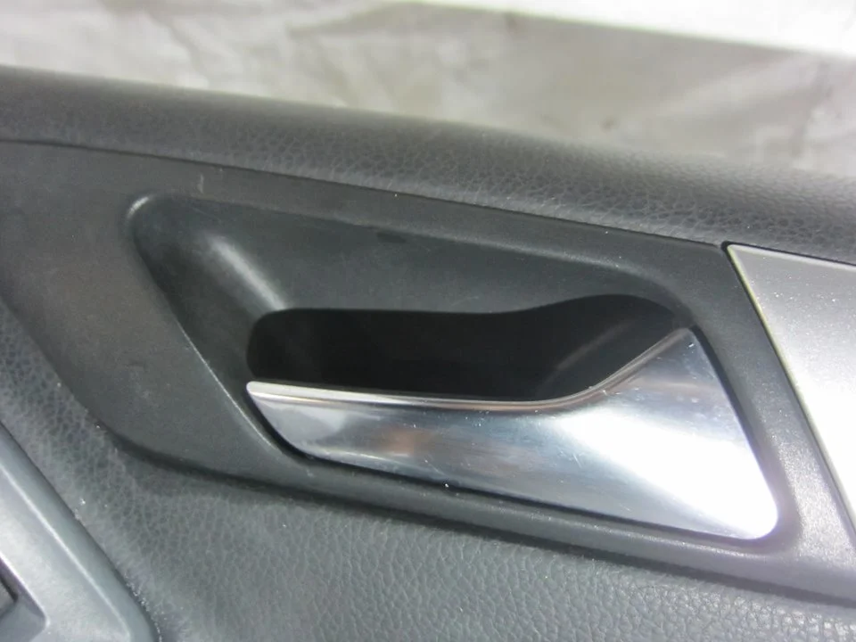 Foto de MANETA INTERIOR DELANTERA DERECHA VOLKSWAGEN GOLF VI (5K1)(10.2008) 1.6 TDI DPF (105 CV / 77 KW) referencia 1K1837114