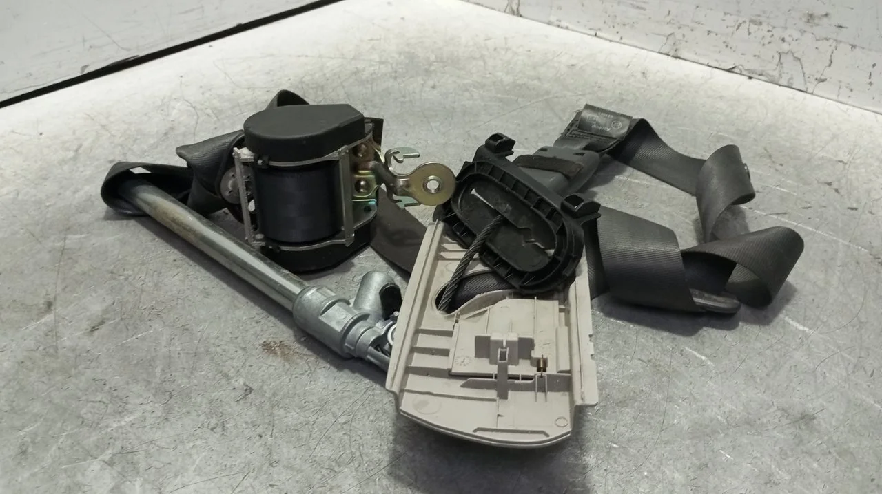 Foto de CINTURON SEGURIDAD DELANTERO DERECHO RENAULT MEGANE III BERLINA 5P 1.6 16V CAT (101 CV / 74 KW) referencia 868840008R
