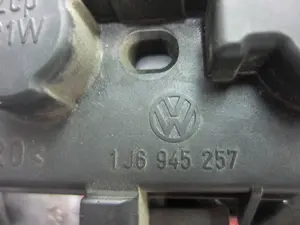 Foto de PILOTO TRASERO DERECHO VOLKSWAGEN GOLF IV BERLINA (1J1)(10.1997) 1.9 TDI (101 CV / 74 KW) referencia 1J6945257 foto 3