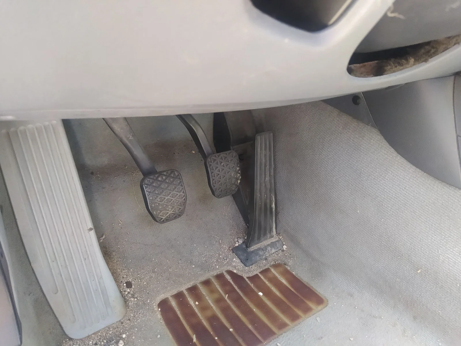 Foto de PEDAL EMBRAGUE BMW SERIE 1 BERLINA (E81/E87) 2.0 16V Diesel (163 CV / 120 KW)