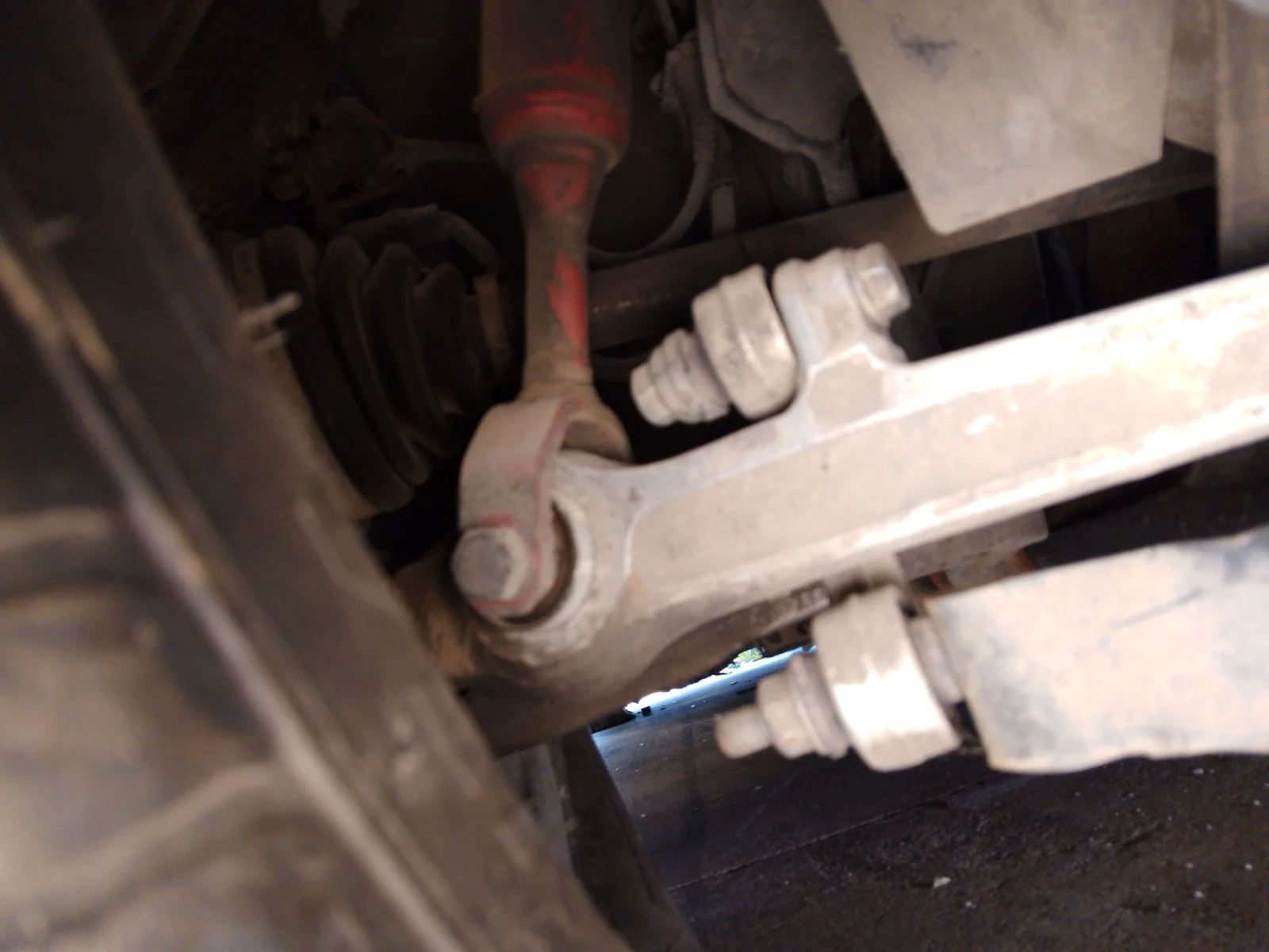 Foto de BRAZO SUSPENSION DELANTERO DERECHO VOLKSWAGEN PASSAT BERLINA (3B3) 1.9 TDI (131 CV / 96 KW)