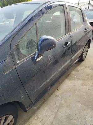 Foto de PUERTA DELANTERA IZQUIERDA PEUGEOT 308 1.6 16V (120 CV / 88 KW) referencia 9002Z1 foto 2
