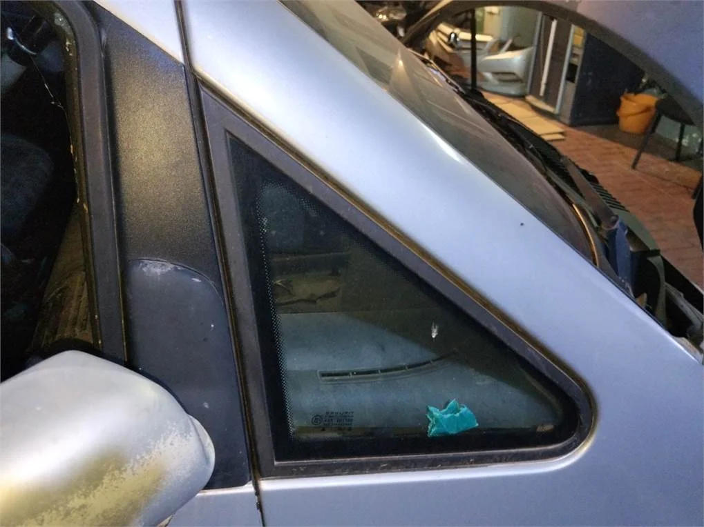 Foto de LUNA CUSTODIA DELANTERA DERECHA SEAT ALHAMBRA (7V9)