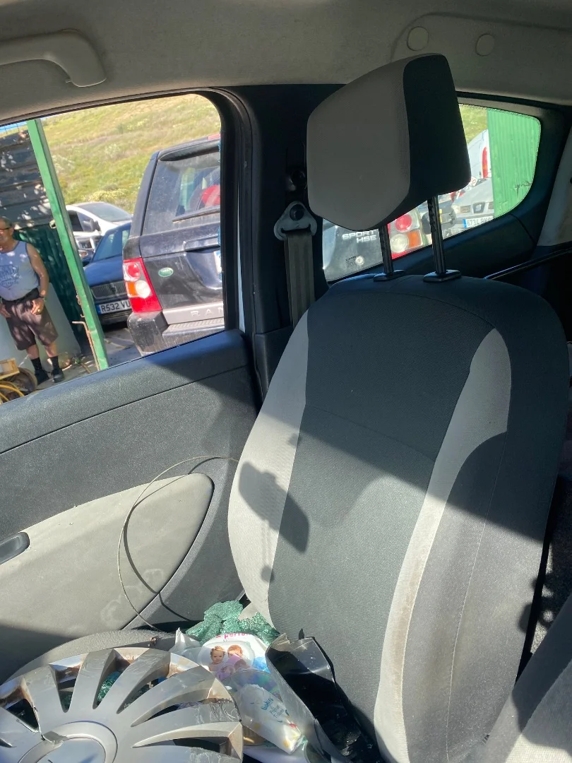 Foto de ASIENTO DELANTERO DERECHO RENAULT CLIO III 1.5 dCi Diesel (68 CV / 50 KW)