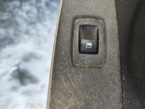 Foto de MANDO ELEVALUNAS DELANTERO DERECHO BMW SERIE 3 BERLINA (E90) 2.0 16V Diesel (163 CV / 120 KW)